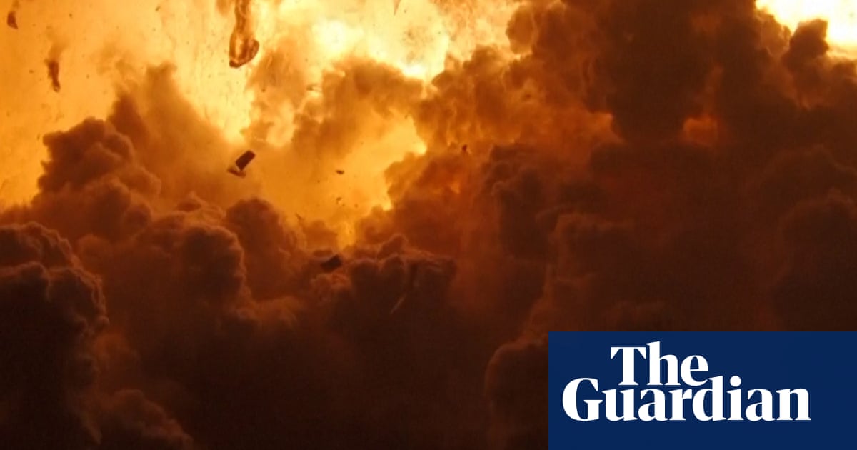 The moment Elon Musk's SpaceX’s Starship 36 explodes – video