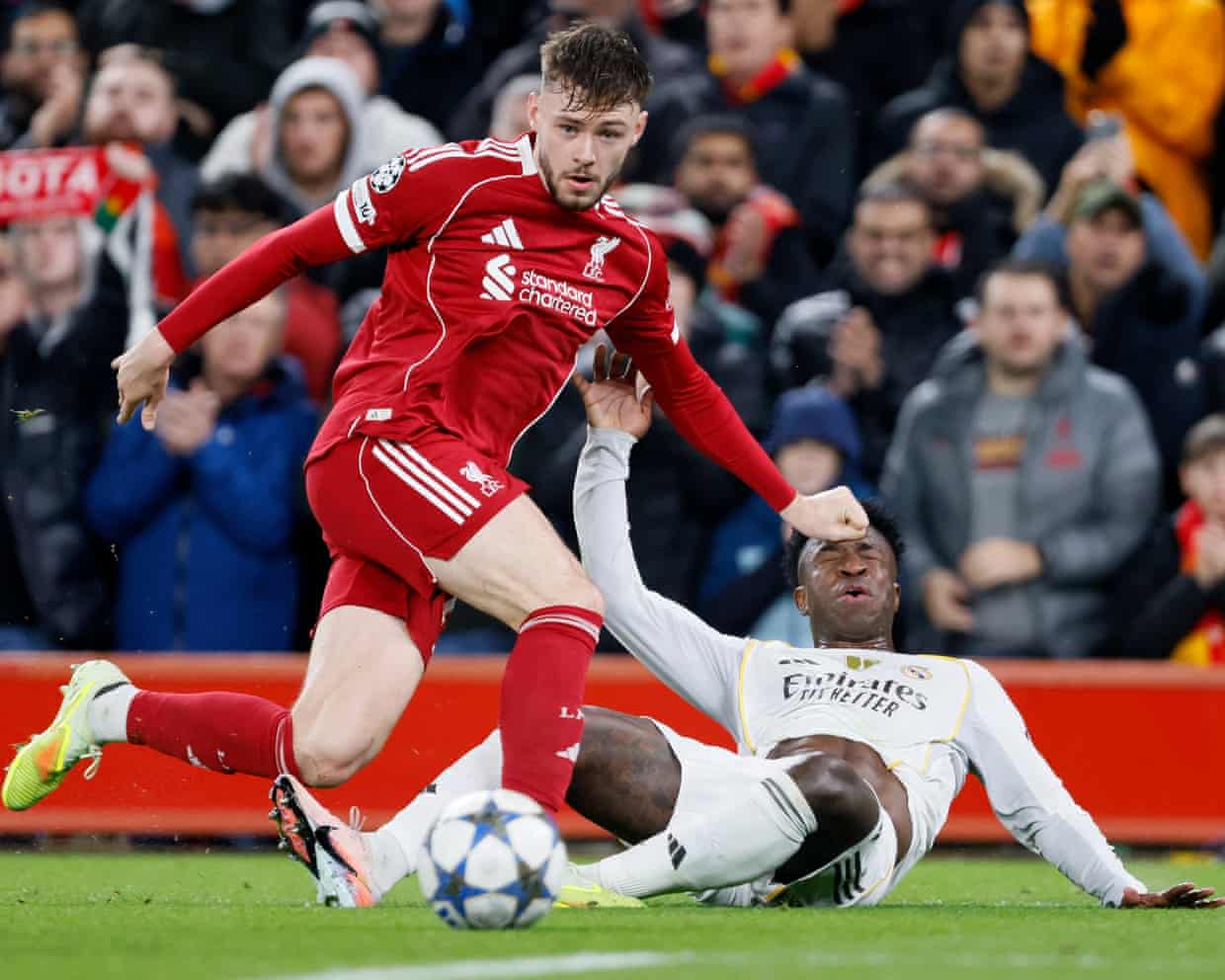 Bradley neutraliza a Vinícius y demuestra al Liverpool que puede ser lateral derecho en el futuro Bradley neutraliza a Vinícius y demuestra al Liverpool que puede ser lateral derecho en el futuro
