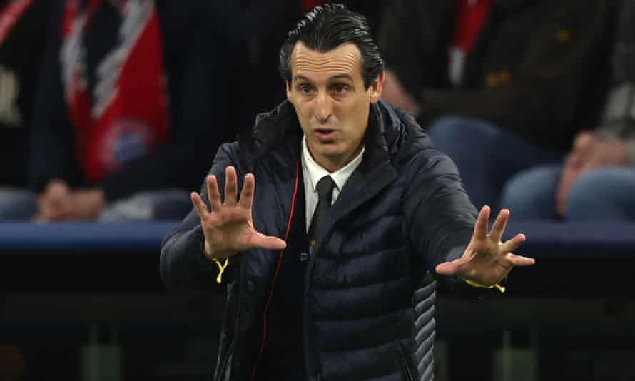 Unai Emery instructs his players from the touchline