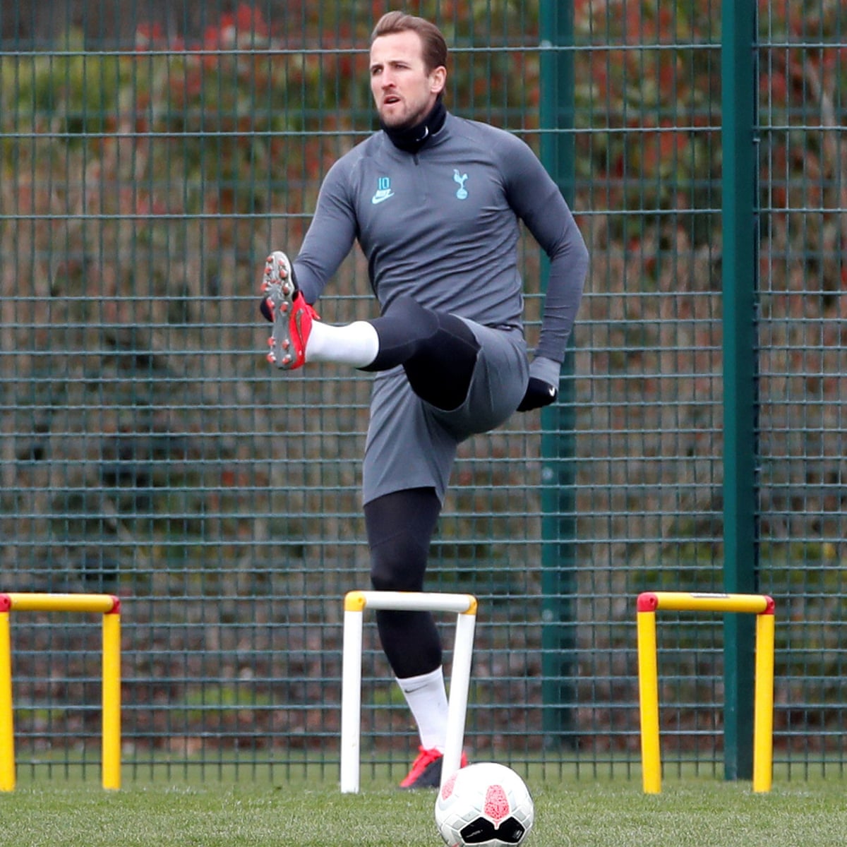Tottenham S Harry Kane Two To Three Weeks From Being Fit For Full Training Harry Kane The Guardian