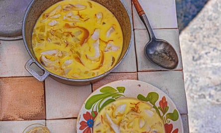 Fish soup with saffron and cream