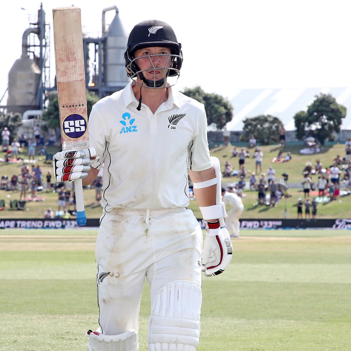 England Battling To Avoid First Test Defeat After Bj Watling S 205 Cricket The Guardian