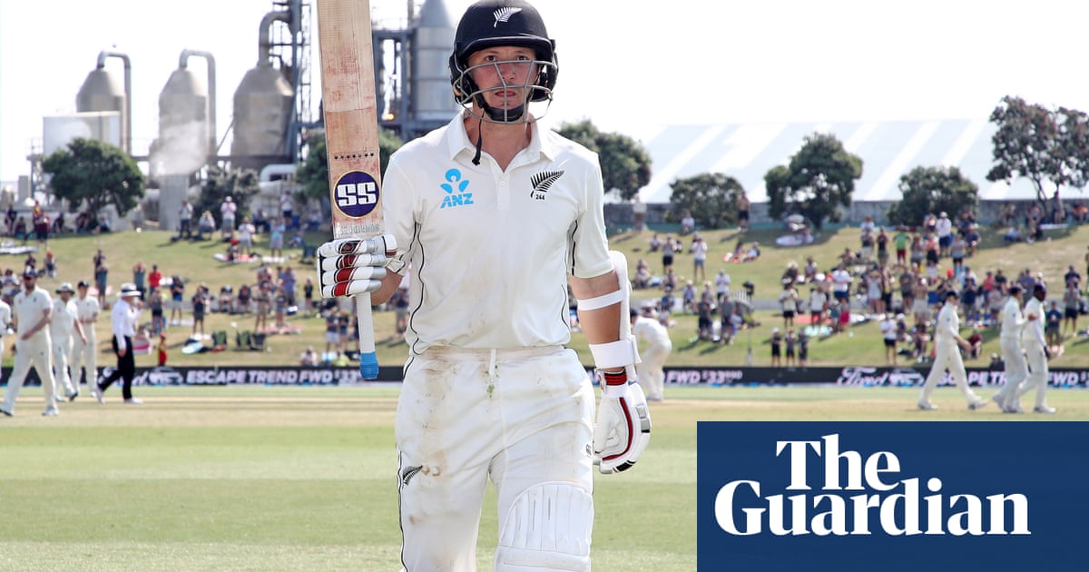 England battling to avoid first Test defeat after BJ Watlings 205