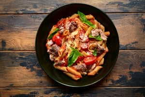 Psta with tomato and tuna