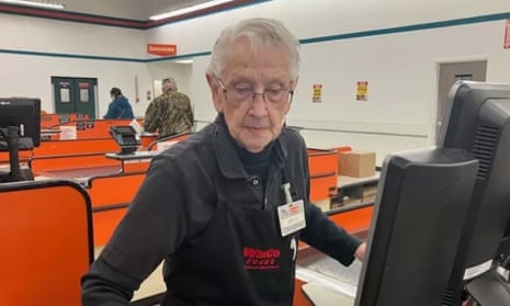 Betty Glover, a 91-year-old grocery store cashier in the US, is finally able to retire after an online fundraiser.