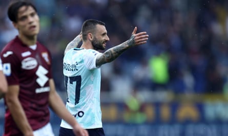 Marcelo Brozovic merayakan setelah mencetak satu-satunya gol untuk Internazionale melawan Torino.