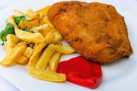 Asturian cachopo with fried potatoes and green and red peppers.