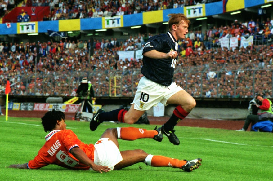 Stuart McCall tussles with Frank Rijkaard as Scotland lose 1-0 to the Netherlands at Euro 92.