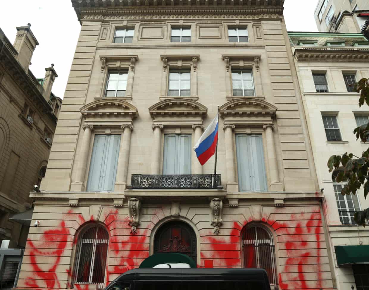 Russia’s consulate in New York vandalized in apparent protest (theguardian.com)