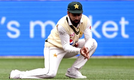Abdullah Shafique drops a catch from David Warner during the Boxing Day Test between Australia and Pakistan