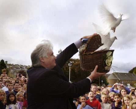 Mick North releases white doves at the official opening of the Dunblane Centre in 2004.