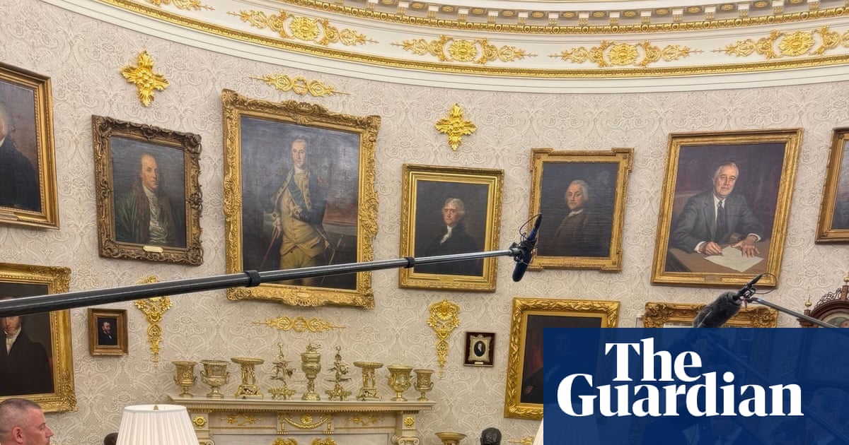 Before and after: Trump’s extreme goldening of the Oval Office | Trump administration Before and after: Trump’s extreme goldening of the Oval Office | Trump administration