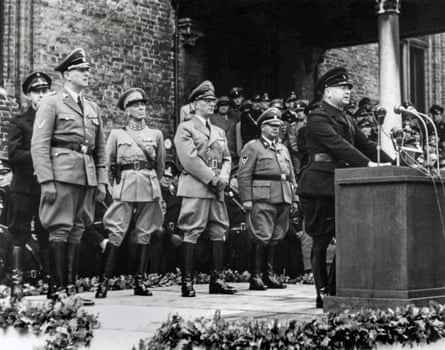 NSB leader Anton Mussert during his speech to the first battalion of the WA Volunteer Regiment, just before the battalion’s swearing-in at the Binnenhof in The Hague, 11 October 1941.