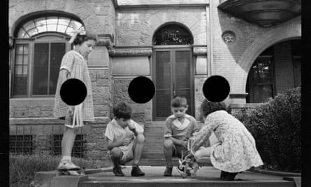 Carl Mydans’ photograph of children playing.