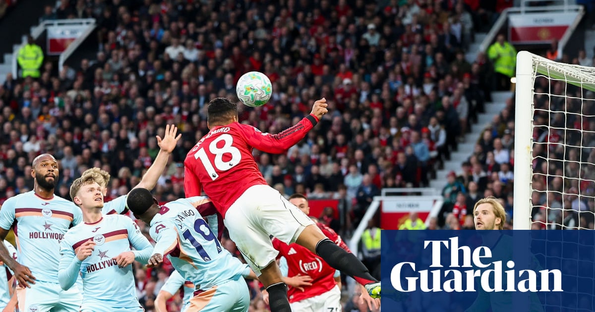 Manchester United see off Brentford to close in on Champions League return