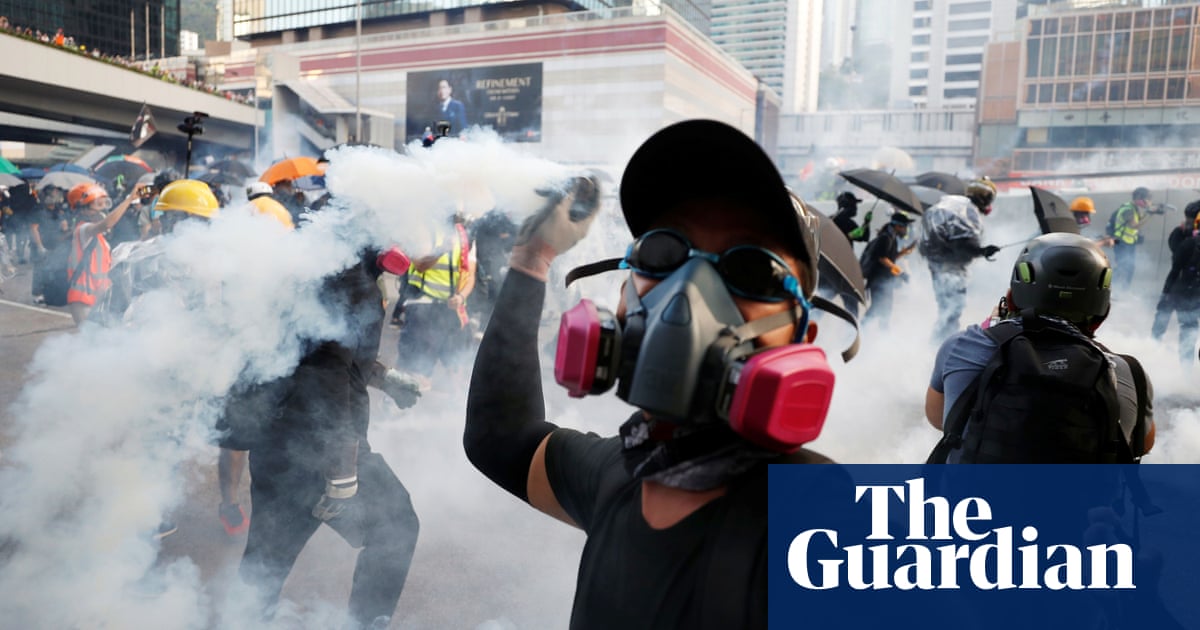 Police fire teargas and water cannon at Hong Kong protesters