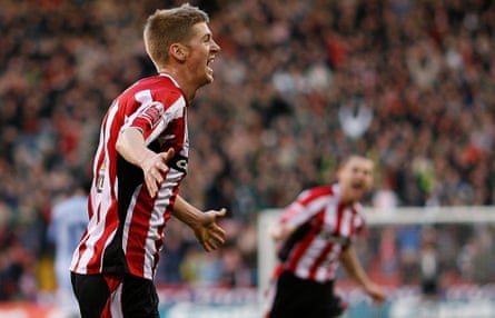 Jon Stead merayakan setelah mencetak gol kedua Sheffield United melawan Manchester City.