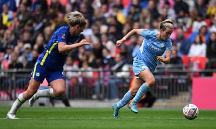 Manchester City’s Lauren Hemp surges past Chelsea’s Millie Bright