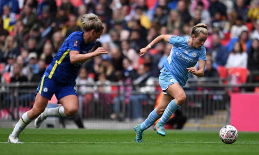 Manchester City’s Lauren Hemp surges past Chelsea’s Millie Bright