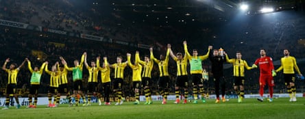 Dortmund’s players celebrate after beating Hamburg.