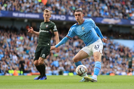 Manchester City's Phil Foden (left) dinks the ball over Southampton's goalkeeper Gavin Bazunu to score their second goal.