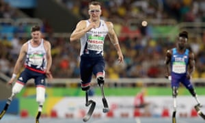 Richard Whitehead retains his men’s 200 metre T42 title at Rio Games.