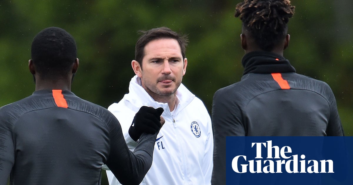 Chelsea Players Face Fines Of 20 000 For Turning Up Late To Training Football The Guardian