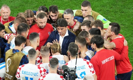 Zlatko Dalic speaks to his players before the penalty shootout in their quarter-final against Brazil.