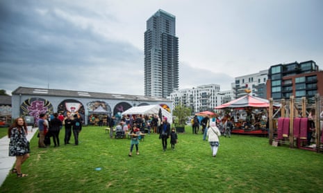 Allée du Kaai, surrounded by new housing developments, hosting family festival Sjoemelage in 2015.