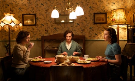 ‘Torn between time and place’: Fiona Glascott, Jane Brennan and Saoirse Ronan in Brooklyn.