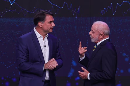 President Luiz Inácio Lula da Silva, right, and Flávio Bolsonaro.