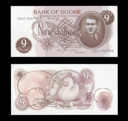 A fake nine shillings note of the 'Bank of Duckie' features the gangster Ronnie Kray instead of the Queen.