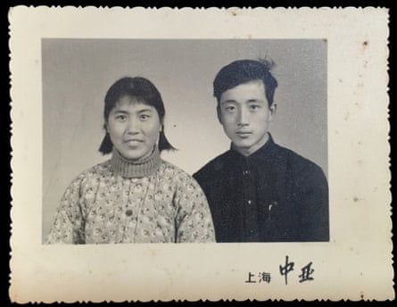 The original wedding photo of Pei Pei and Sun