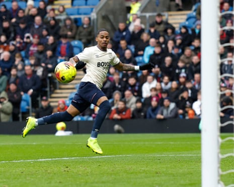 Parker Under Pressure as West Ham Secure Vital Win Against Burnley Parker Under Pressure as West Ham Secure Vital Win Against Burnley