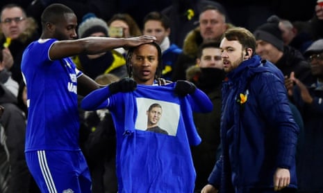 Bobby Reid celebrates scoring Cardiff’s opening goal by displaying a shirt paying tribute to Emiliano Sala.
