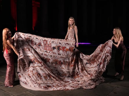 Rosanna Konarzewski wears a Bayeux tapestry gown with the help of two attendants