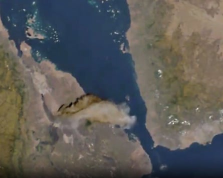 صورة فضائية للرماد المتصاعد من ثوران بركان هايلي غوبي في إثيوبيا