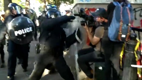 Police strike journalists with shields and batons outside the White House – video
