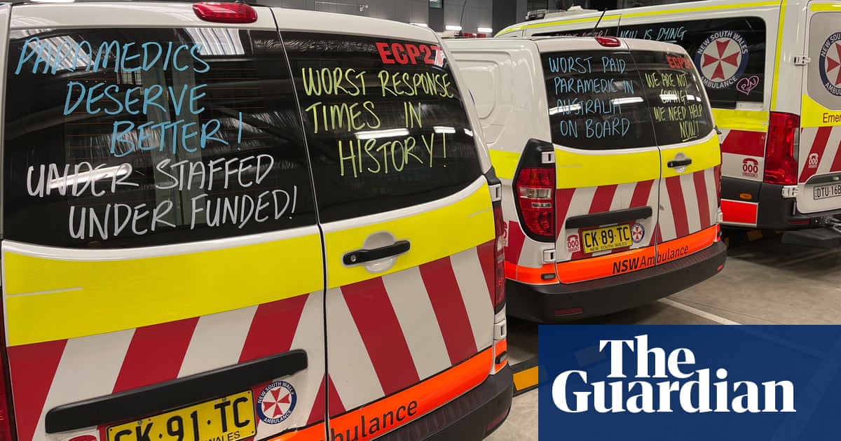 AMA urges federal government to fix ‘broken’ health system as NSW paramedics protest shortages