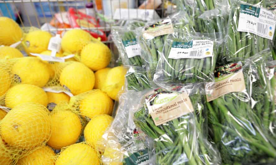 fruits et légumes dans un supermarché social