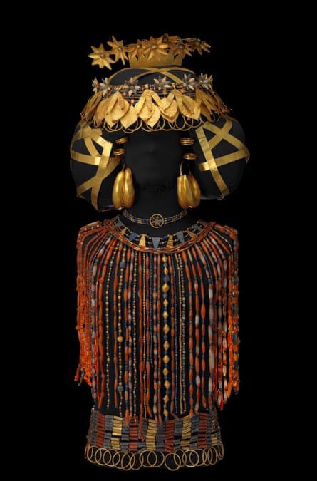 Queen Puabi’s headdress, beaded cape and jewelry of gold, lapis lazuli and carnelian, discovered on Queen Puabi’s body in her tomb at the Royal Cemetery of Ur, ca 2450 BCE.