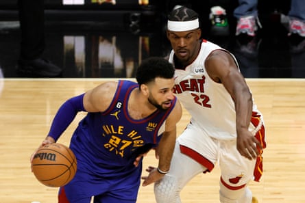 Jamal Murray dari Denver menyelesaikan pertandingan dengan 34 poin, 10 rebound, dan 10 assist dalam kemenangan Nuggets di Game 3 atas Miami.