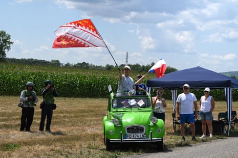 Fans in a Citroen 2CV