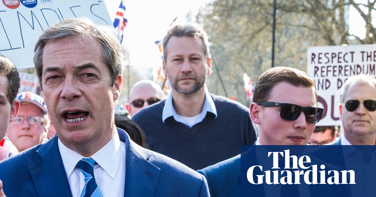 Police investigate £500,000 Reform donations from mother of fraudster who backed Farage