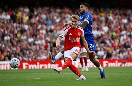 Martin Ødegaard scores Arsenal’s second goal against Chelsea after Kai Havertz’s dummy. Martin Ødegaard scores Arsenal’s second goal against Chelsea after Kai Havertz’s dummy.