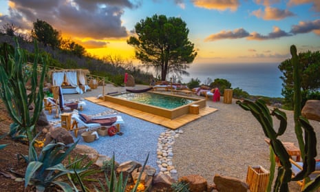 Pool terrace and sea view