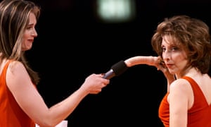 Brooke Sheilds and Gloria Reuben perform Eve Ensler’s The Vagina Monologues on V-Day 2001.