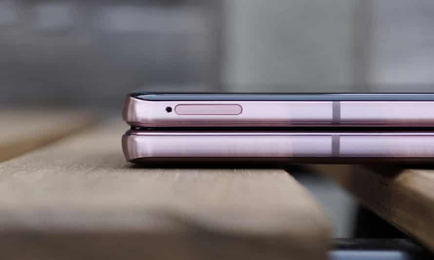 Samsung Galaxy Z Fold 2 Review A 1 800 Folding Phone Tablet That Works Samsung The Guardian Samsung Galaxy Z Fold 2 Review A 1 800 Folding Phone Tablet That Works Samsung The Guardian