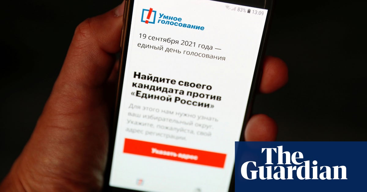 Supporters of the jailed Russian opposition leader Alexei Navalny have accused Google and Apple of capitulating to Kremlin pressure after the two tech