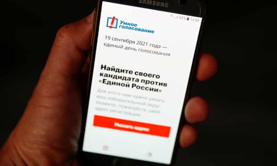 Alexei Navalny's Smart Voting app on a phone